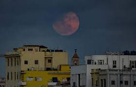 Les plus belles images de la « Super Lune rose »