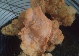 Untuk membuat fried chicken seenak restoran, ada baiknya ikuti beberapa trik ini. Resep Kulit Ayam Crispy Kentucky Yang Enak