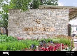 The exterior of Lincoln Park Zoo in the Lincoln Park neighborhood of Chicago.  This zoo is free to everyone year round and features 1,100 animals Stock  Photo - Alamy