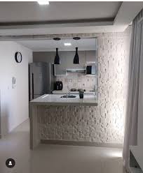 Este es uno de los diseños de cocinas más comunes, especialmente en pequeños apartamentos. Pequeno Y Comodo Cocinas De Casa Diseno De Interiores De Cocina Disenos De Cocinas Pequenas