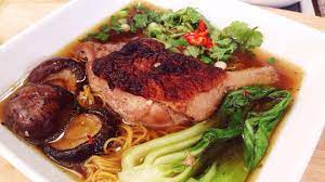 braised duck with egg noodle soup mì
