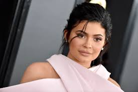 At age 17, two years before starting the business, jenner trademarked the phrase kylie lip kits. Kylie Jenner Saiba Tudo Sobre Essa Celebridade E Sua Fortuna