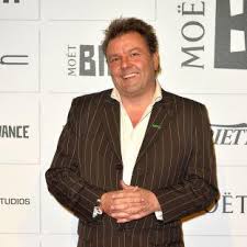 Martin roberts is one of the uk's most respected property, travel and lifestyle tv presenters and journalists. Martin Roberts From Homes Under The Hammer At The Mcmillan Theatre In Bridgwater Bridgwater Mercury