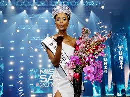 Zozibini tunzi is in mzansi and she's won over south africans' hearts all over again. Zozibini Tunzi Crowned Miss South Africa 2019 Photogallery Etimes