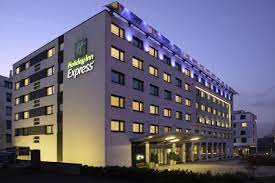 This hotel is 9.1 mi (14.7 km) from porsche arena and 2.4 mi (3.9 km) from stage apollo theater. Art Invest Real Estate Holiday Inn Express