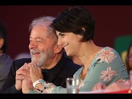 Resultado de imagem para Foto de Lula com Manuela d'Ávila