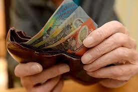 Money is taken out of a wallet - ABC News (Australian Broadcasting  Corporation)