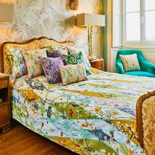 Nouveau Wallpaper Bed Set