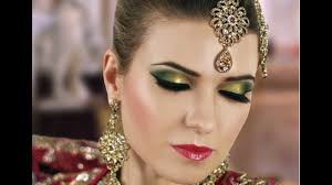 beautiful gold makeup for green eyes