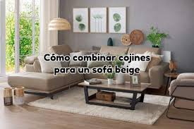 combinar cojines para un sofá beige