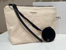 chanel beauty beige makupe pouch