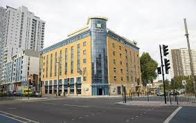 The nec (national exhibition centre) is 25 minutes' drive away. Holiday Inn Express London Stratford London Auf Travelstay Com Buchen