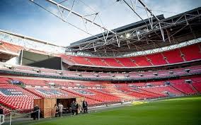The new stadium features an arch that was designed not to cast a shadow over the stadium while games are played and to help hold part of the roof up. Difference Between Wembley Stadium And Arena