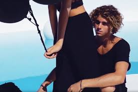 Jay alvarrez is an actor, known for deported (2021) and 50 minutes to save the world (2019). Jay Alvarrez S Wiki Bio Tattoo Net Worth Son Parents Family House