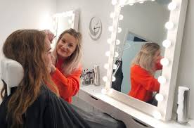 self taught makeup artist or makeup