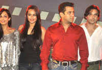 Salman Draws Up A Diet Chart For Sonakshi