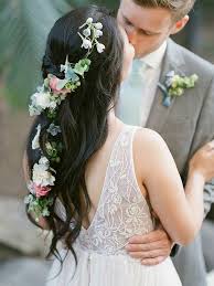 For when you don't have hair length to make a feature out of your hair on your big day, use flowers. Kzpx16xrbpzx2m