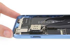 Sim card reader for iphone. Apple Iphone Xr Teardown Reveals Large Rectangular Battery Modular Sim Card Reader