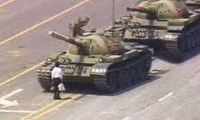 Tiananmen square copypasta tiene contenido que va desde referencias a temas adultos hasta el gore y cosas por el estilo, se recomienda que si no eres asiduo a este tipo de humor no leas el articulo. Conspiracies Copypasta