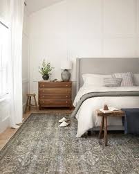 how to size a rug for a queen size bed