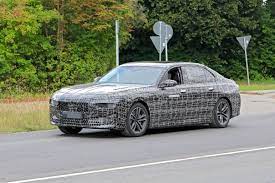 Bmw i7 2022 or all new bmw 7 series 2021 in next generation is illustrated in renderings after fresh spy shots and news. 2022 Bmw 7 Series G70 Speculatively Rendered With Split Headlights Autoevolution