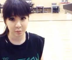 park bom updates fans with cute video