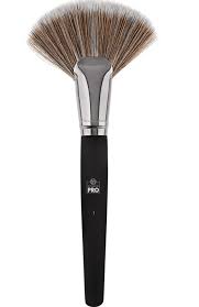 what is a fan makeup brush used for it