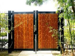 Kali ini kami akan membantu anda membuat kreasi pagar bambu untuk kebun anda menjadi indah. 60 Inspirasi Desain Pagar Dari Bambu 1000 Inspirasi Desain Arsitektur Teknologi Konstruksi Dan Kreasi Seni Pagar Modern Ide Pagar Murah Ide Pagar