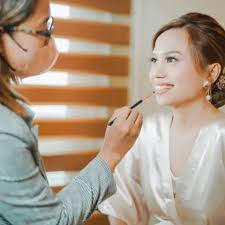 35 best makeup artists for hire in the