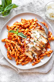 gemelli pasta with roasted red pepper