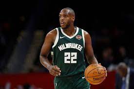 Middleton has an over/under of 25.5 points for saturday's contest against the brooklyn nets.middleton finishes with an average of 20.7 points, 6.2 rebounds and 5. Bucks Khris Middleton Out 3 4 Weeks With Left Thigh Contusion