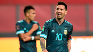 Лионе́ль андре́с ме́сси куччитти́ни — аргентинский футболист, нападающий и капитан испанского клуба «барселона», с 2011 года — капитан национальной сборной. We Needed It Messi Delighted As Argentina Bounce Back With Win Against Peru Goal Com