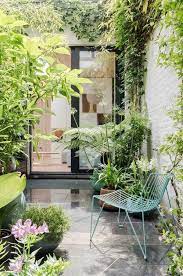 Tiny Courtyard Garden With Cozy Seating
