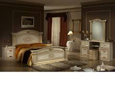 Choose from sleigh or four poster beds for an opulent tone or choose a streamlined platform or panel bed for a sleek feel. Dreamfurniture Com Opera Italian Classic Beige Gold Bedroom Set