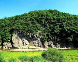 울산 울주군 반구대 암각화 전경, AI로 생성