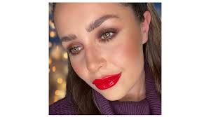 nye makeup inspo high gloss red lips