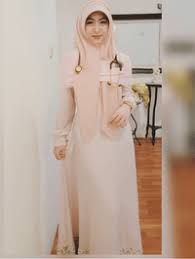 Saat berada di middle east, mekkah, saudi arabia, syahrini kembali terlihat memakai cadar. Model Baju Gamis Ala Oki Setiana Dewi Model Gaya Busana Baju Muslim