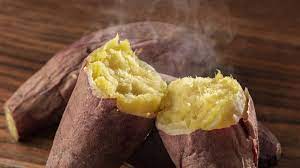 焼き芋の皮は食べられる？食べられない？皮を食べるメリット・デメリットを管理栄養士が解説 | ヨガジャーナルオンライン
