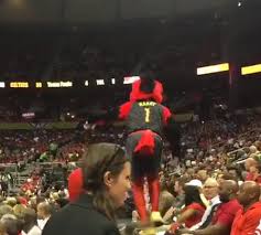 The hawks mascot eats a girl. Atlanta Hawks Mascot S In Game Balancing Stunt Goes Terribly Wrong For The Win