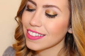 makeup monday gold eyes pink lips