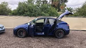 Tesla unveiled it in march 2019, started production at its fremont plant in january 2020 and started deliveries on. Tesla Model Y Produktionsstart Auf Mitte 2021 Verschoben