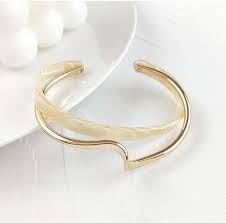 Amazon.com: LXURY GemGemini Magnetogen Bangle, Curved Metal Geometric  Overlapping Adjustable Open Bracelet, Blood Circulation Bracelet for Women  (Green) : Clothing, Shoes & Jewelry