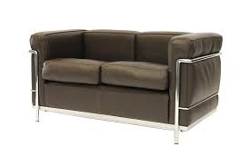 Das lc2 sofa hat eine bequeme schaumfüllung und ist mit weichem anilinleder überzogen. Cassina Lc2 Le Corbusier 2 Er Sofa Leder Braun Sofas Lobby Sebworld De