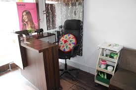 mirrors hair beauty and makeup studio