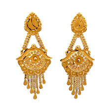 alluring gaze chandelier earrings