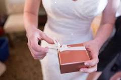 What should the groom's parents give for a wedding gift?