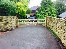 Continuously Woven Willow Fences