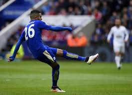 Champion d'angleterre en 2016 avec leicester city. Riyad Mahrez Height Weight Age Girlfriend Family Facts Biography