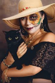catrina makeup with a black cat carried