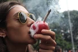 Here is a list of healthy snacks that stoners will enjoy everyting on this list is way better then fast food or cookies etc. Confessions Of A Low Key Healthy Stoner Girl Heyhellohigh Cannabis Lifestyle For Modern Women